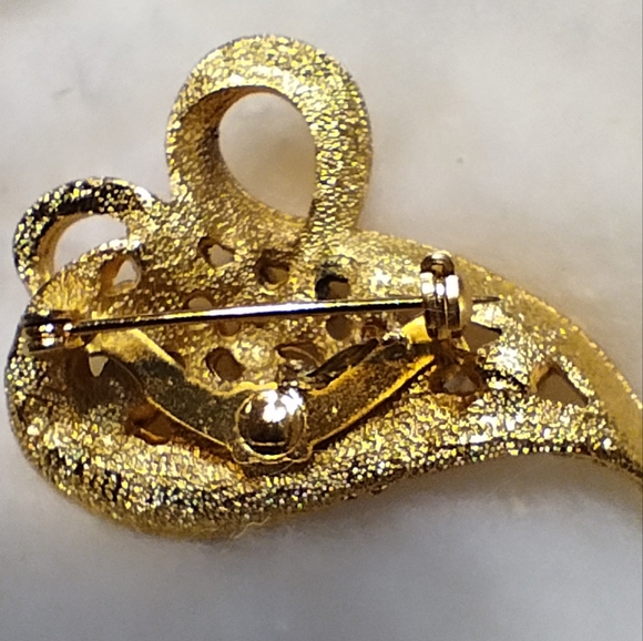 Vintage Gold Coloured Brooch With White Faux Pearls - Picture 4 of 6